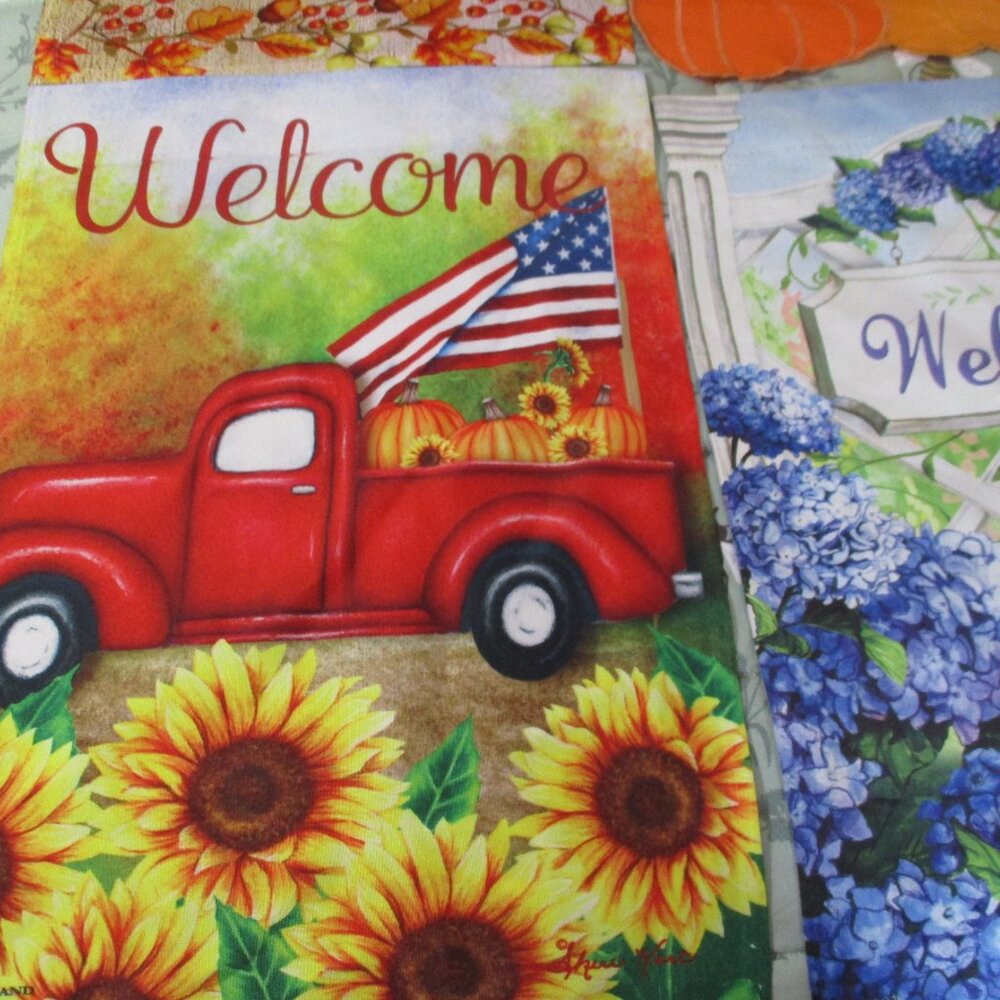Lot of Four Mini Garden Flags Spring Fall Silk Screened - Picture 4 of 5